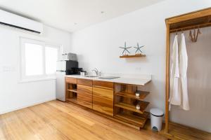 Dapur atau dapur kecil di The Beach House Boutique Hotel