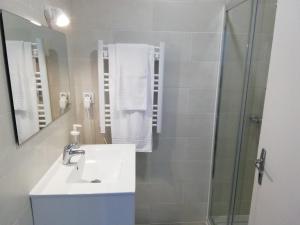 a bathroom with a sink and a shower at RESIDENCIAS VINHA VELHA in Ponte da Barca