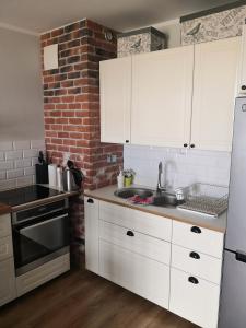 A cozinha ou cozinha compacta de Przytulne i Komfortowe Mieszkanie Nad Morzem