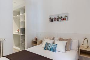 Ein Bett oder Betten in einem Zimmer der Unterkunft Waou Chamberi V - Alquiler Corta Duración