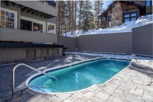 Gallery image of Ski in Ski Out 3 Bedrm 3 Bathrm fully remodeled Sierra Megeve Condo Steps to Canyon Lodge Sleeps 8 in Mammoth Lakes