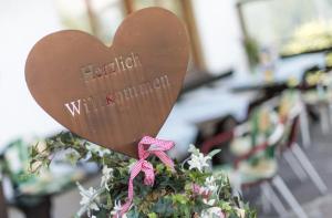 Restaurace v ubytování Ferienwohnungen Sumperer