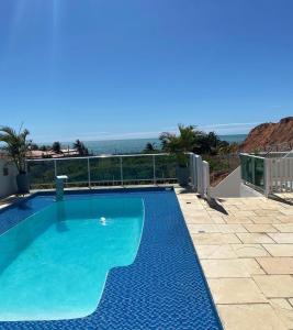 a swimming pool with a view of the ocean at Casa Lofstrom uma luxuosa com linda vista! in Tibau