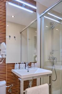 Phòng tắm tại Hostal Suso