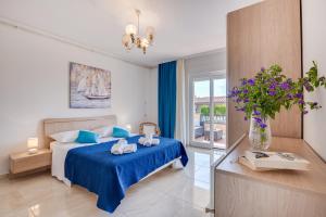 Postel nebo postele na pokoji v ubytování JURIĆ Apartments-Rab + 37 fotografií