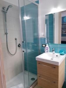 Koupelna v ubytování B&B Santorini