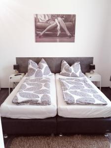 two beds sitting next to each other in a bedroom at Betterhome Apartments am Stadion in Graz
