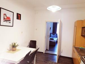 Kuchnia lub aneks kuchenny w obiekcie Betterhome Apartments am Stadion I Free Parking I Self Check-in
