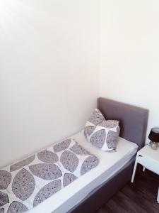 Łóżko lub łóżka w pokoju w obiekcie Betterhome Apartments am Stadion I Free Parking I Self Check-in