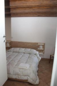 a bedroom with a large bed with a wooden headboard at Kame house in Castelbuono