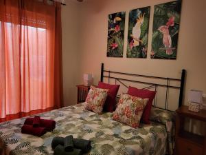A bed or beds in a room at Apartamento exótico en primera línea de Vera-Playa! Még 37 kép