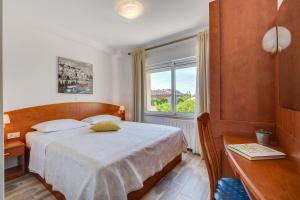 Postel nebo postele na pokoji v ubytování JURIĆ Apartments-Rab