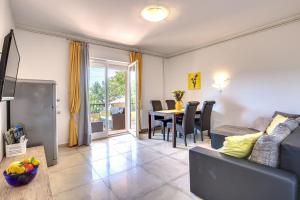 Posezení v ubytování JURIĆ Apartments-Rab