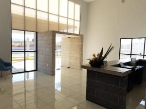 a lobby with a reception desk in a building at H Rooms Hoteles Inn in La Piedad Cavadas