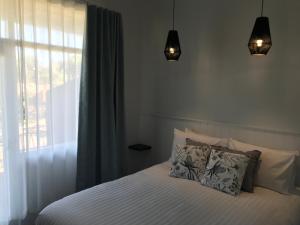 Myrtleford Hotel客房内的一张或多张床位