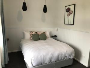 Myrtleford Hotel客房内的一张或多张床位