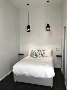 Myrtleford Hotel客房内的一张或多张床位