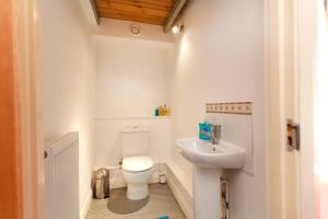 a small bathroom with a toilet and a sink at Lace Market Apartments - City Centre - 4 Beds Apartment with 2 Bathrooms and full Kitchen in George Street - close to Victoria Centre Shopping Centre and the Mercure Hotel - Outdoor Parking for Cars or Vans at five pounds a day in Nottingham +53 photos