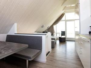 ein Wohnzimmer mit einem Tisch und einem Sofa in der Unterkunft 4 person holiday home in Wendtorf in Wendtorf