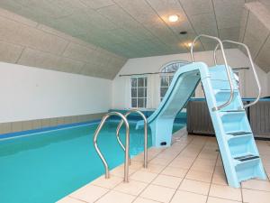 Bazén v ubytování 18 person holiday home in Ulfborg-By Traum nebo v jeho okolí