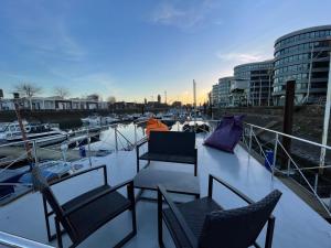 Das Gebäude in dem sich das Boot befindet
