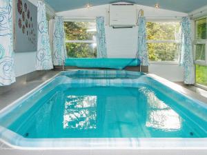 Bazén v ubytování Four-Bedroom Holiday home in Knebel 7 nebo v jeho okolí