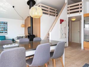 Posezení v ubytování 6 person holiday home in Hvide Sande-By Traum