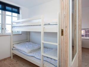 Postel nebo postele na pokoji v ubytování 6 person holiday home in Hvide Sande-By Traum