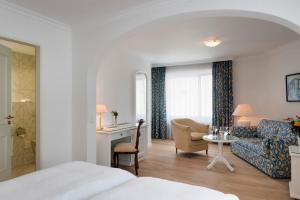 Postel nebo postele na pokoji v ubytování KunstHotel Linde Garni