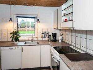 Kuchyň nebo kuchyňský kout v ubytování Luxury Pool Retreat - By Traum Ferienwohnungen