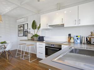 A kitchen or kitchenette at Hola De Mar - STAY three PAY two