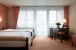 Postel nebo postele na pokoji v ubytování KunstHotel Linde Garni