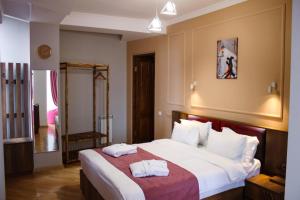 Voodi või voodid majutusasutuse Legend Hotel toas