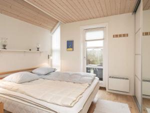 Postel nebo postele na pokoji v ubytování 6 person holiday home in Brenderup Fyn-By Traum