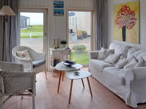 Un lugar para sentarse en 6 person holiday home in Juelsminde