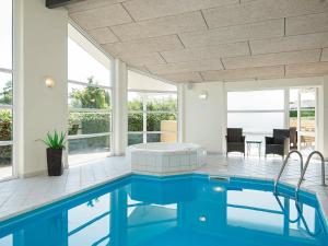 Bazén v ubytování 10 person holiday home in Hejls nebo v jeho okolí