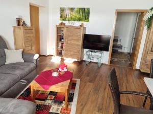 a living room with a couch and a table at Ferienwohnung Norbert in Presseck