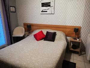 Krevet ili kreveti u jedinici u okviru objekta CHAMBRE STUDIO avec KICHENETTE SOLEIL DE NACRE