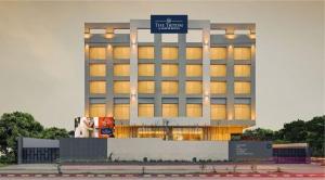 un grande edificio con un cartello sopra di Triton By Shyama Hotels & Resorts a Raipur