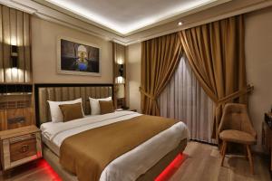 A bed or beds in a room at ANEMON MARDIN OTEL