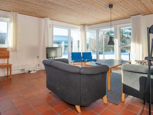 Posezení v ubytování 8 person holiday home in Odder