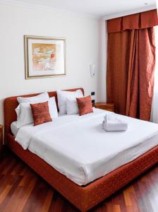 Postel nebo postele na pokoji v ubytování Hotel Pushkin + 37 fotografií