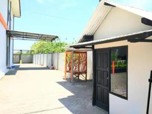 Fotografie z fotogalerie ubytování RedDoorz at Hotel Nuansa Ngawi v destinaci Ngawi