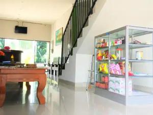 Fotografie z fotogalerie ubytování RedDoorz at Hotel Nuansa Ngawi v destinaci Ngawi