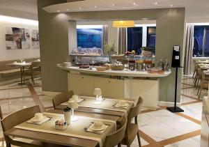Reštaurácia alebo iné gastronomické zariadenie v ubytovaní Best Western Hotel City