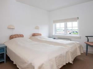 Postel nebo postele na pokoji v ubytování 5 person holiday home in Ringkøbing-By Traum