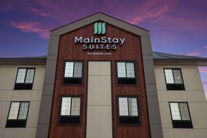 a building with a marmiseway suites sign on it at MainStay Suites Gaylord in Gaylord