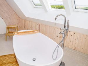 Koupelna v ubytování Holiday home Løgstør XVIII