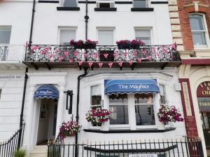 Фасад или вход в The Mayfair