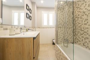 a bathroom with a sink and a shower at PÌSO MAR ALTEA in Altea +42 photos